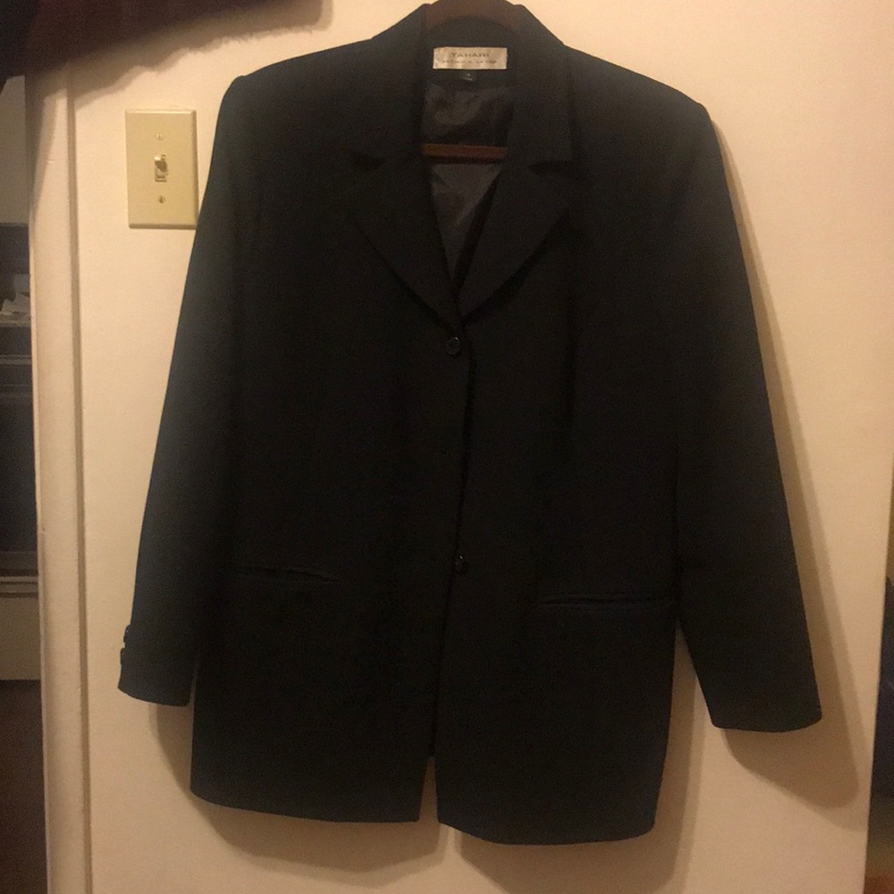 TAHARI BLACK COAT